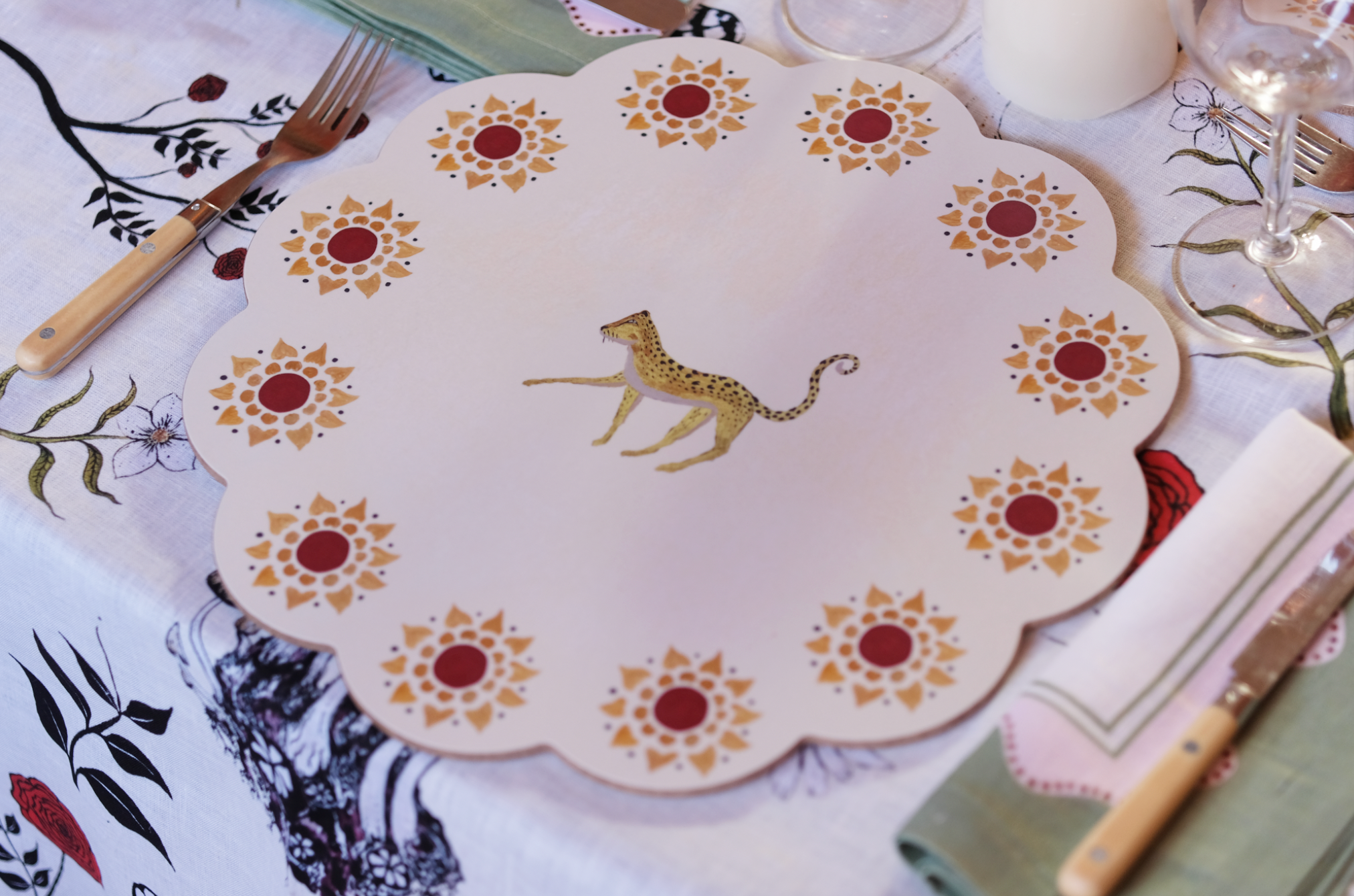 Scalloped Round Flower and Leopard Table Mat