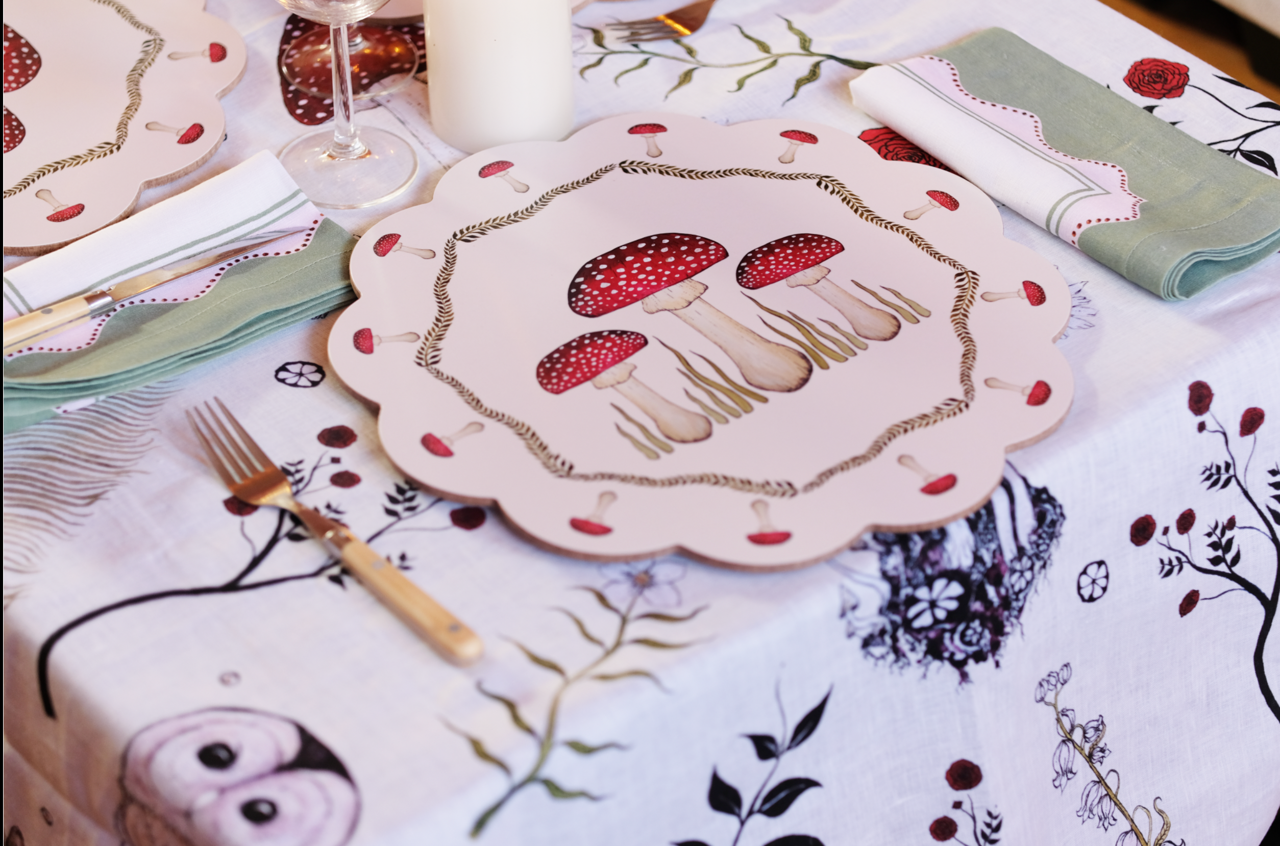 *Green and Pink Scalloped Linen Napkin