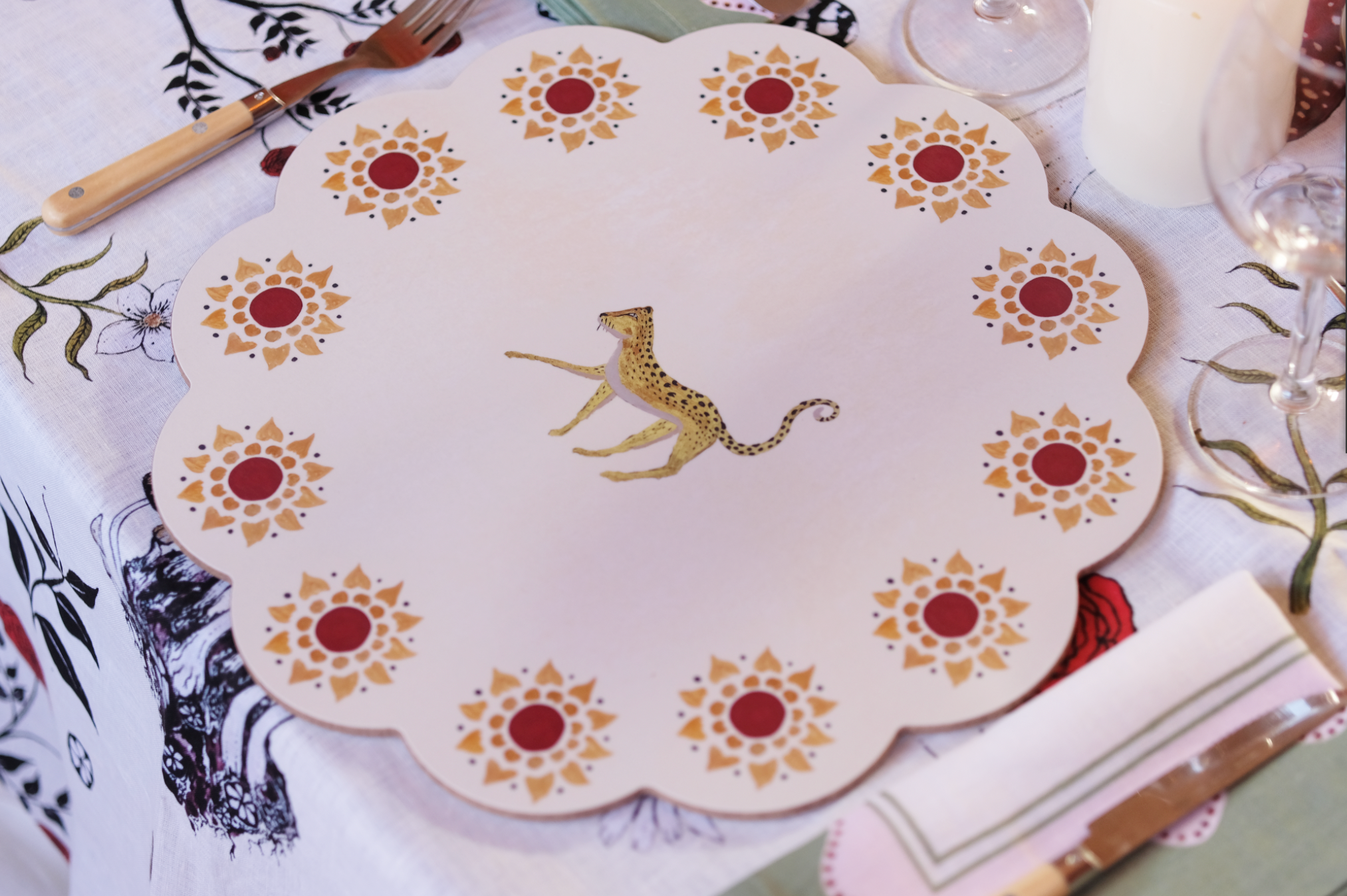 Scalloped Round Flower and Leopard Table Mat